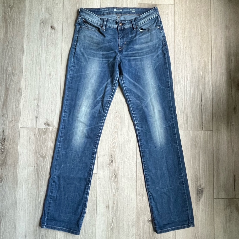 Levi’s Straight Leg Demi Curve jeans size 29